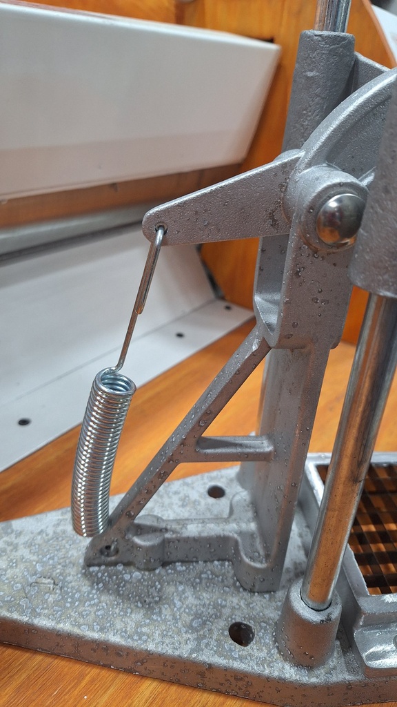 Behmont - IMP - Equipamientos - Cortapapas Vertical (6)