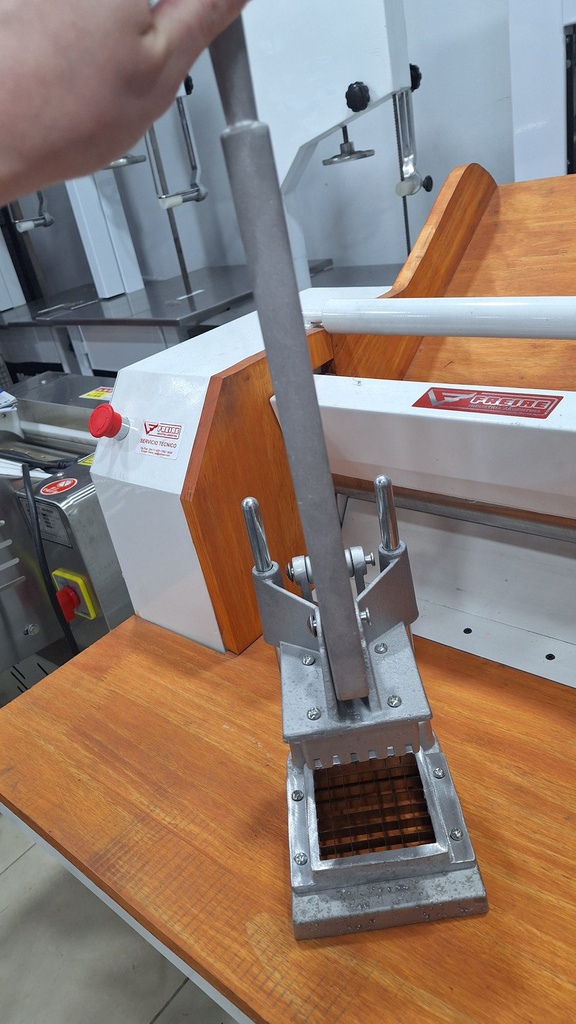 Behmont - IMP - Equipamientos - Cortapapas Vertical (7)