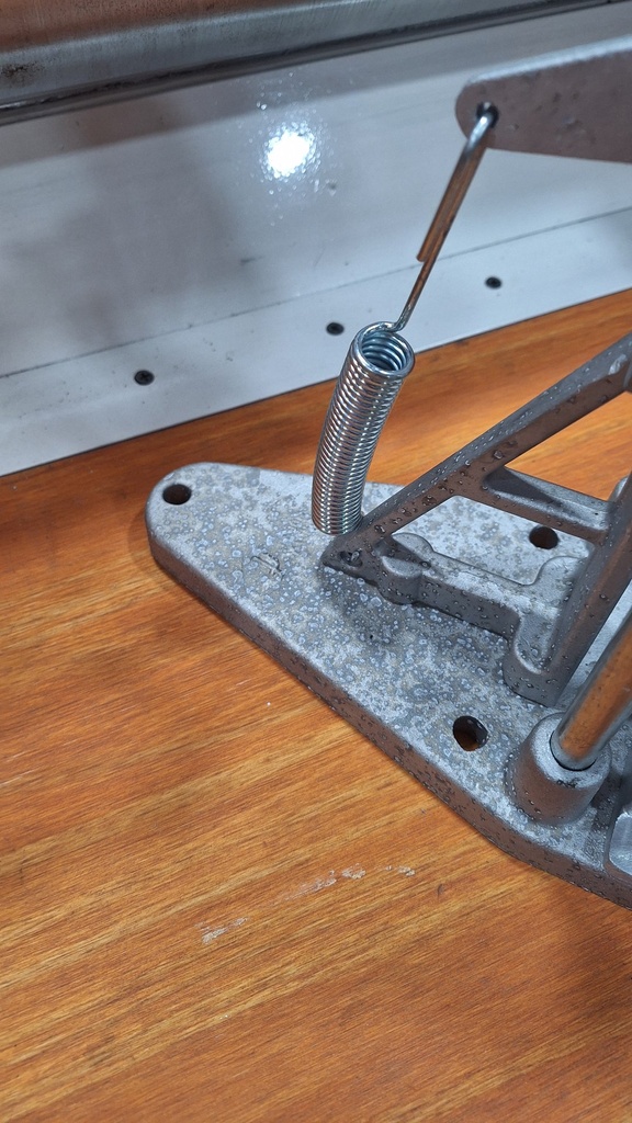 Behmont - IMP - Equipamientos - Cortapapas Vertical (9)