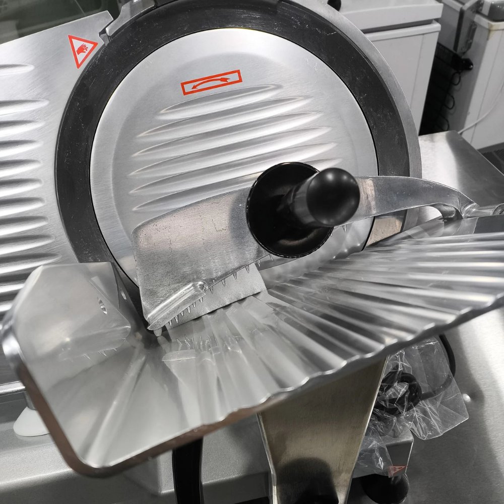 Behmont - IMP - Equipamientos - Cortadora de fiambres 300 mm - 02 a 16 mm - Cuerpo aluminio - Hoja acero al carbono (7)