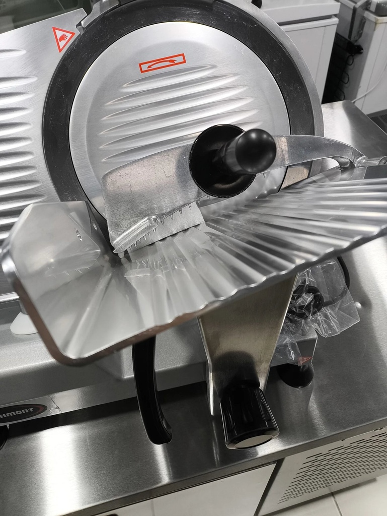 Behmont - IMP - Equipamientos - Cortadora de fiambres 300 mm - 02 a 16 mm - Cuerpo aluminio - Hoja acero al carbono (10)