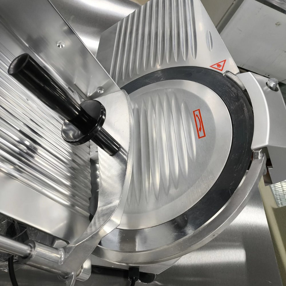 Behmont - IMP - Equipamientos - Cortadora de fiambres 300 mm - 02 a 16 mm - Cuerpo aluminio - Hoja acero al carbono (11)